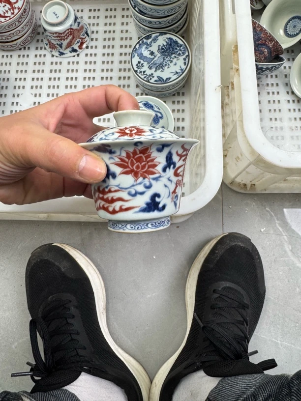景德镇釉里红麒麟追凤二才马蹄盖碗
