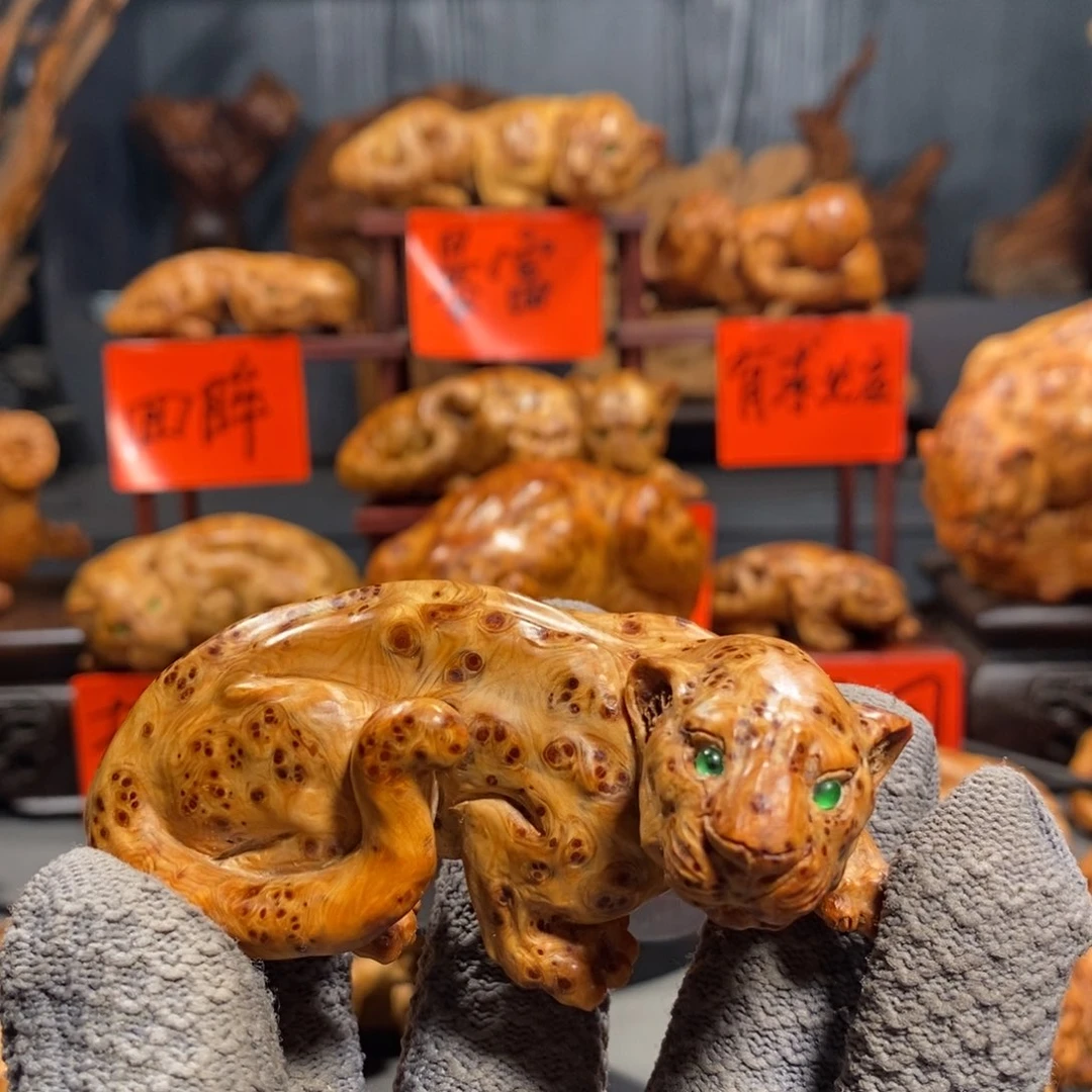 春***风柏木（崖柏）木雕手工把太行崖柏瘤疤料豹子