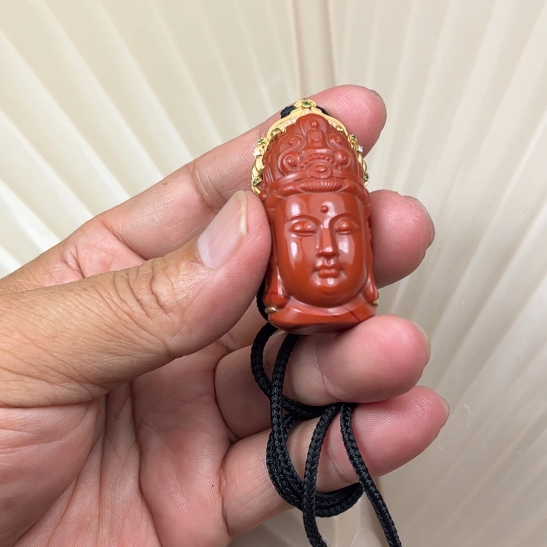 18K金镶嵌吊坠南红玛瑙