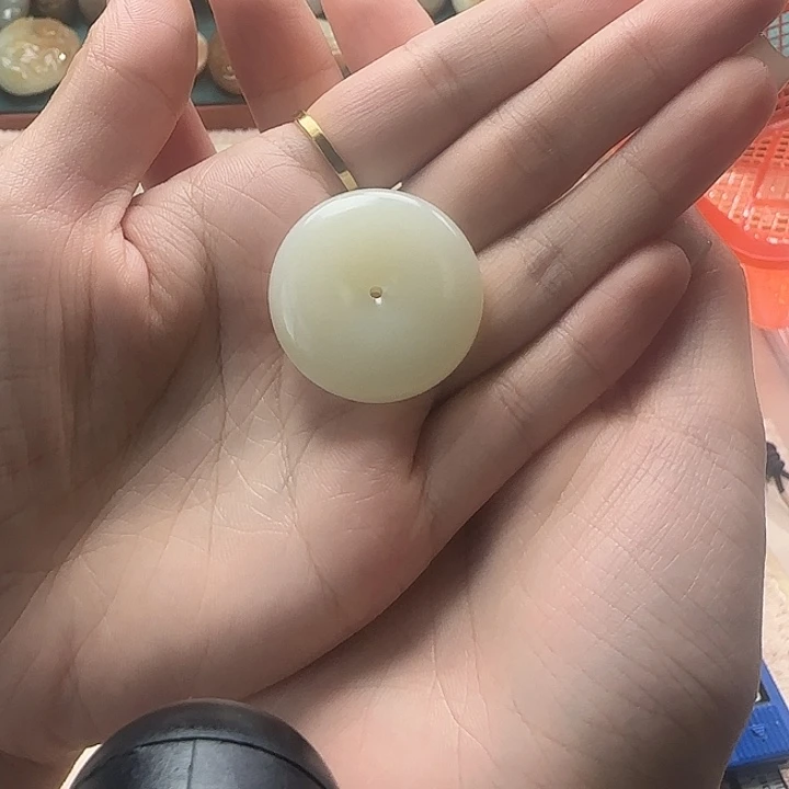 用***9和田玉（糖玉）未镶嵌颈饰