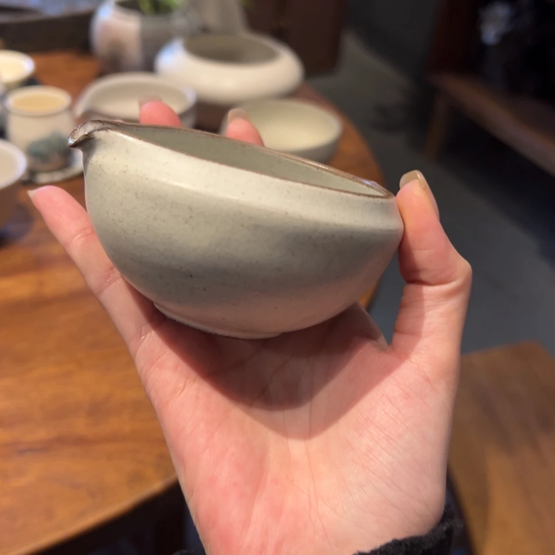 瓷片陶瓷。       陶瓷。