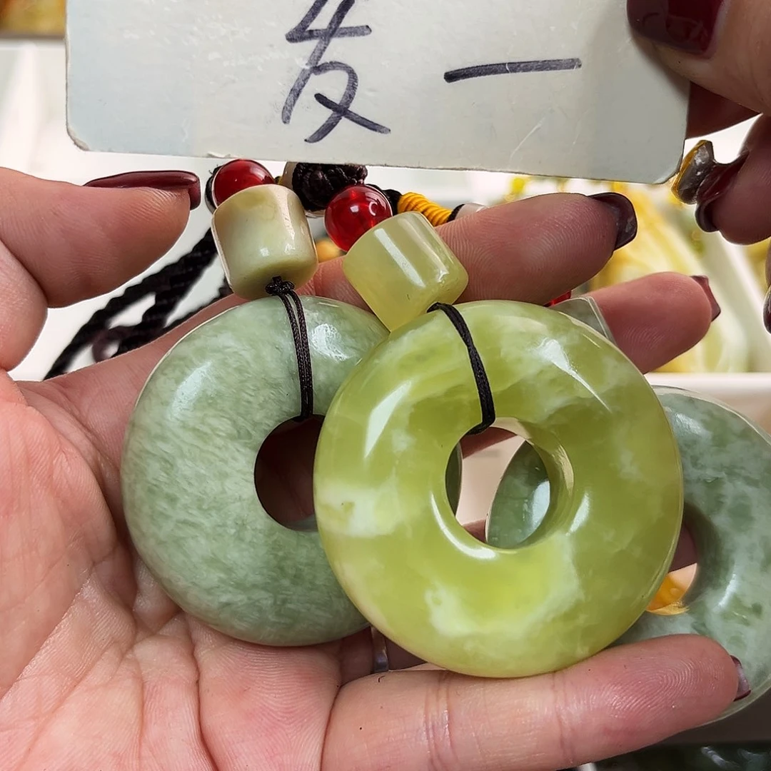 蛇纹石玉颈饰未镶嵌