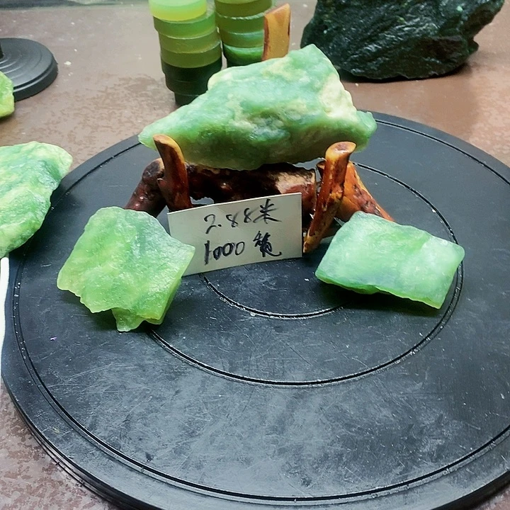 蛇纹石玉原石未镶嵌