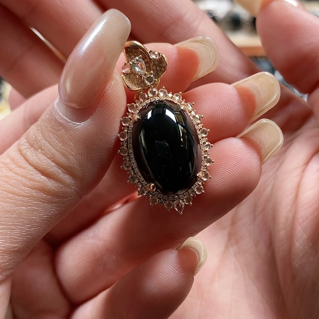 翡翠颈饰18K金镶嵌1。