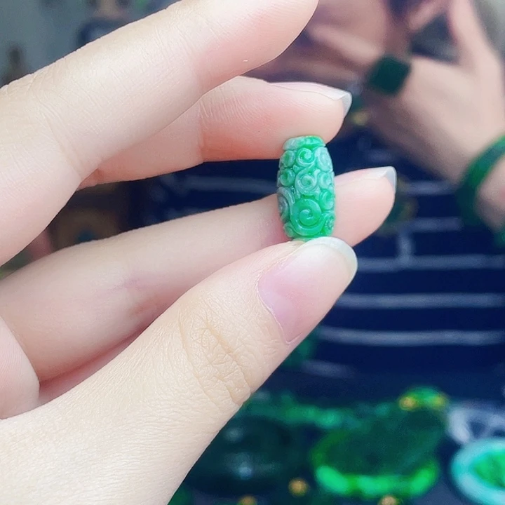 颈饰未镶嵌翡翠多样性