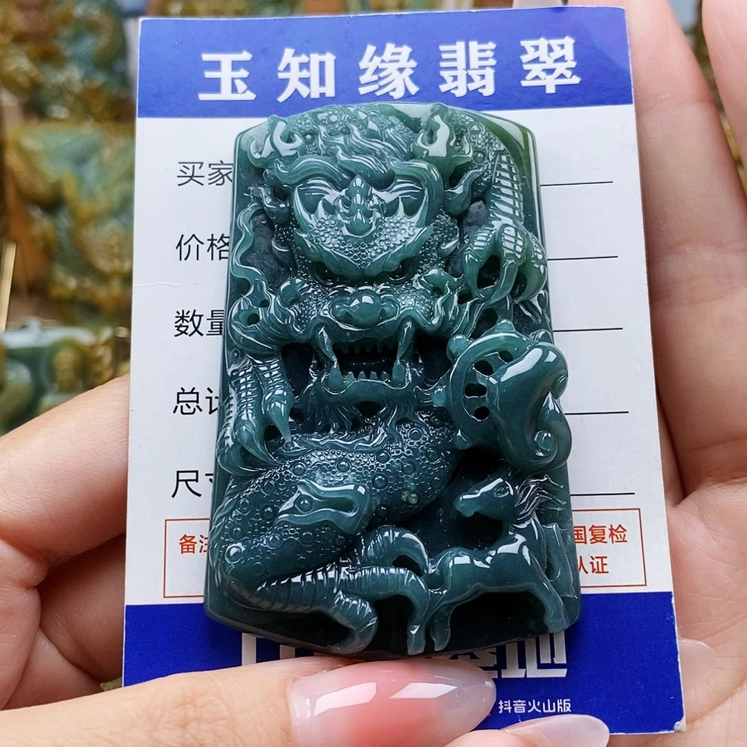 翡翠未镶嵌颈饰龙牌