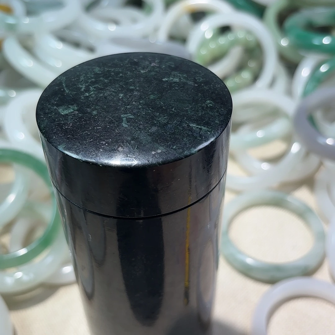 燕***石英质玉未镶嵌手镯