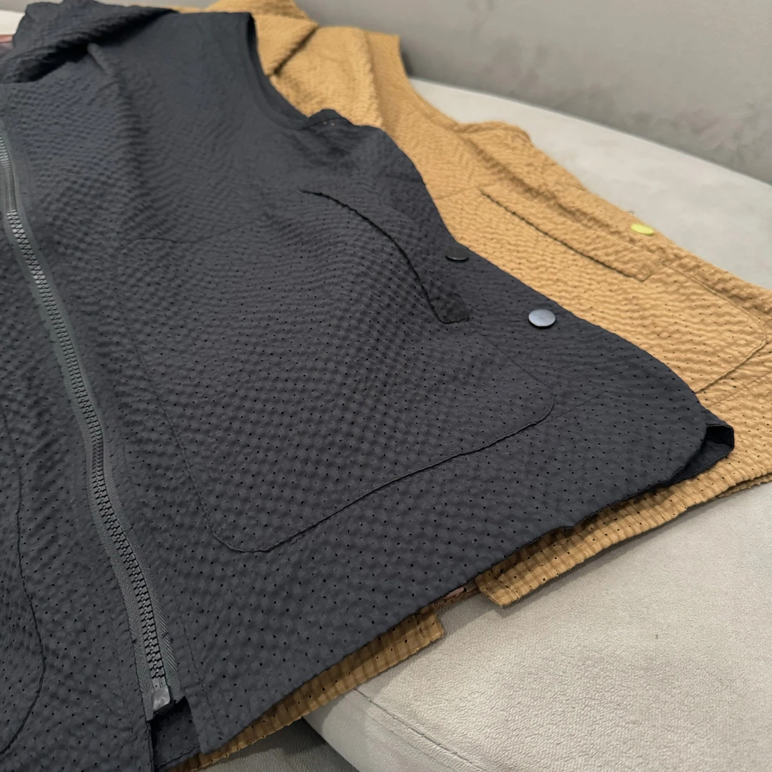 2025夏季时尚户外透气日系连帽坎肩衬衫男士潮牌百搭无袖马甲上衣