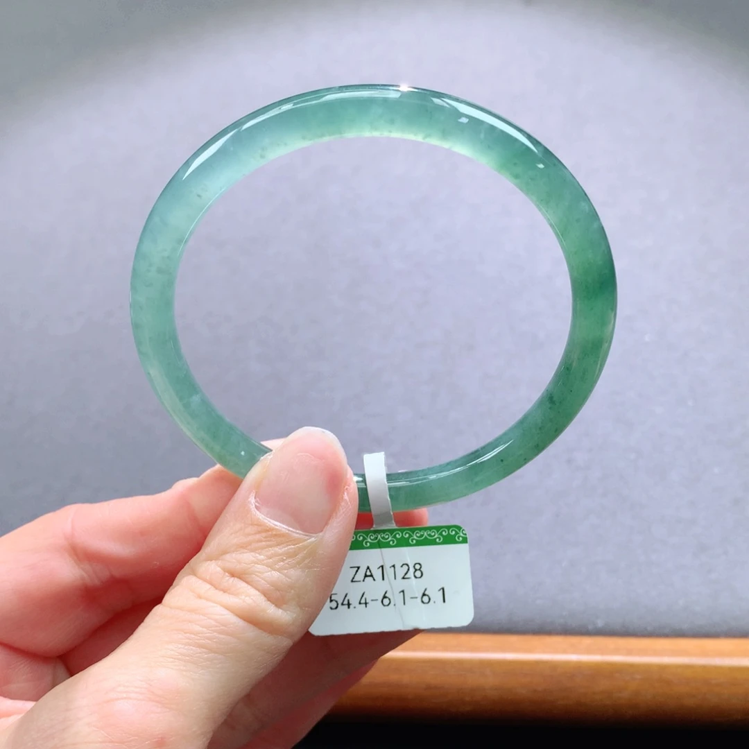 翡翠手镯未镶嵌天然翡翠手镯