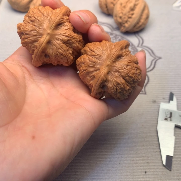 嗯****文玩核桃把件血麒麟
