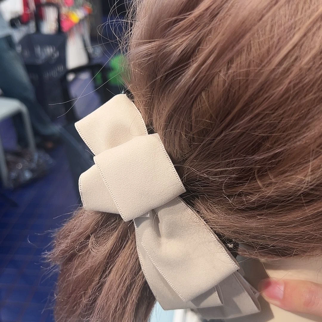 皮质非金属米白色香蕉夹