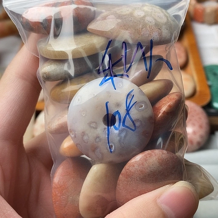 私***君硅化玉未镶嵌颈饰