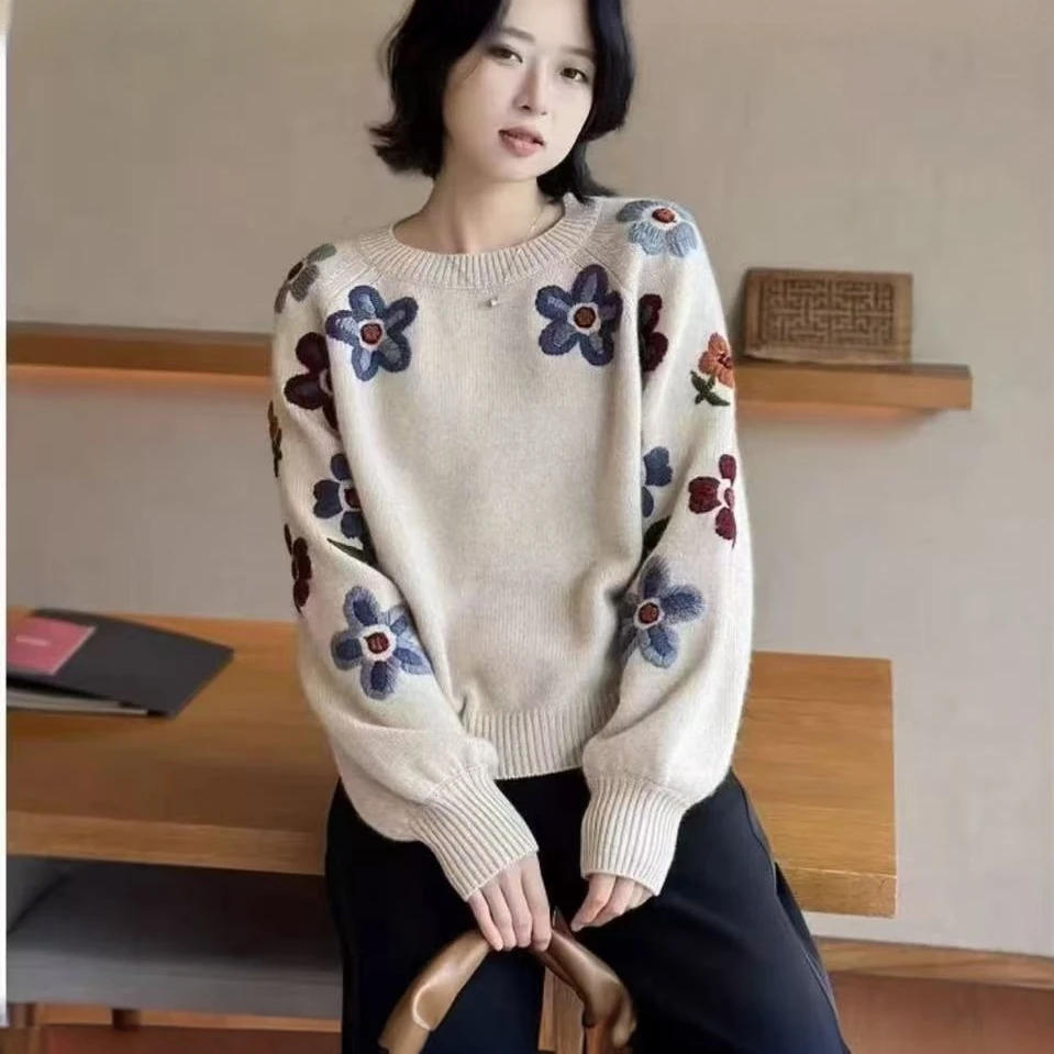 2024秋冬新款 重工定位花朵手工剌绣100羊毛套头时尚减龄宽松毛衣