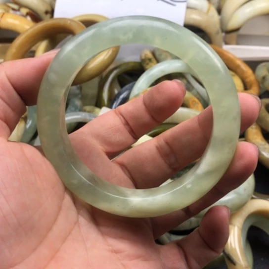 蛇纹石玉未镶嵌手镯寒*