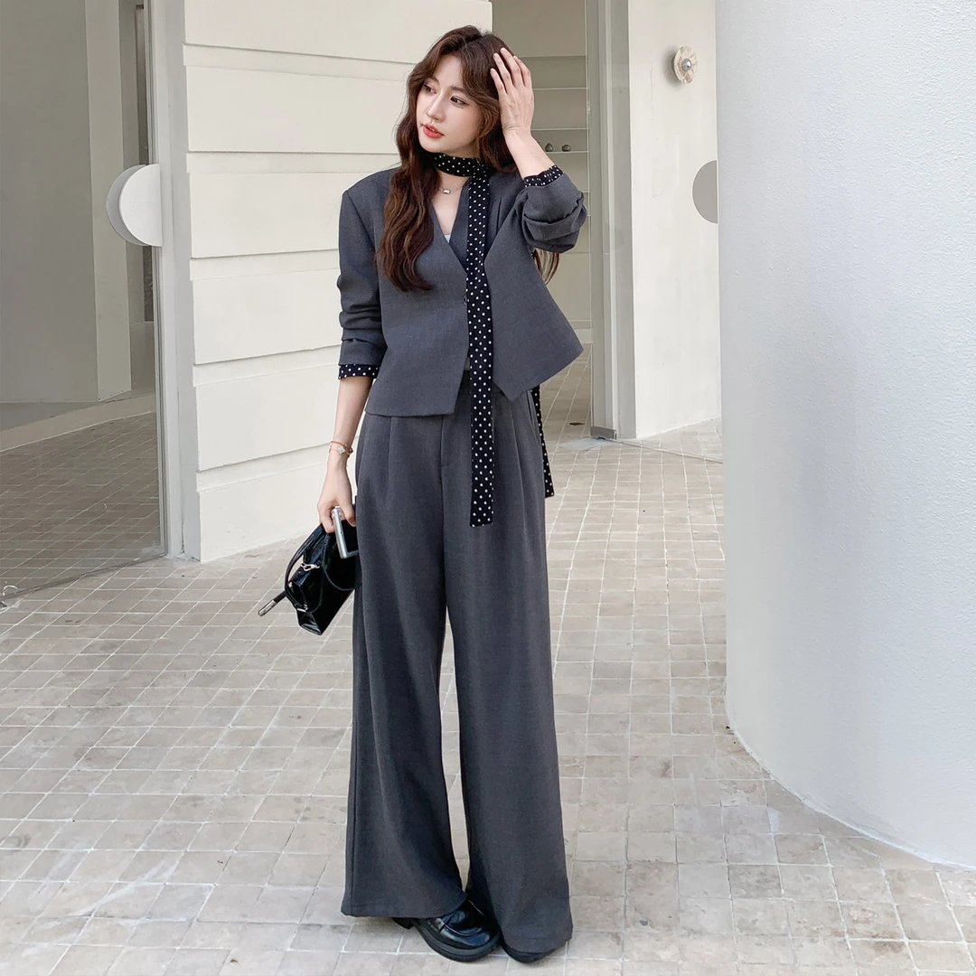 盐系穿搭气质御姐西装套装2025早秋新款高级感炸街减龄时尚两件套