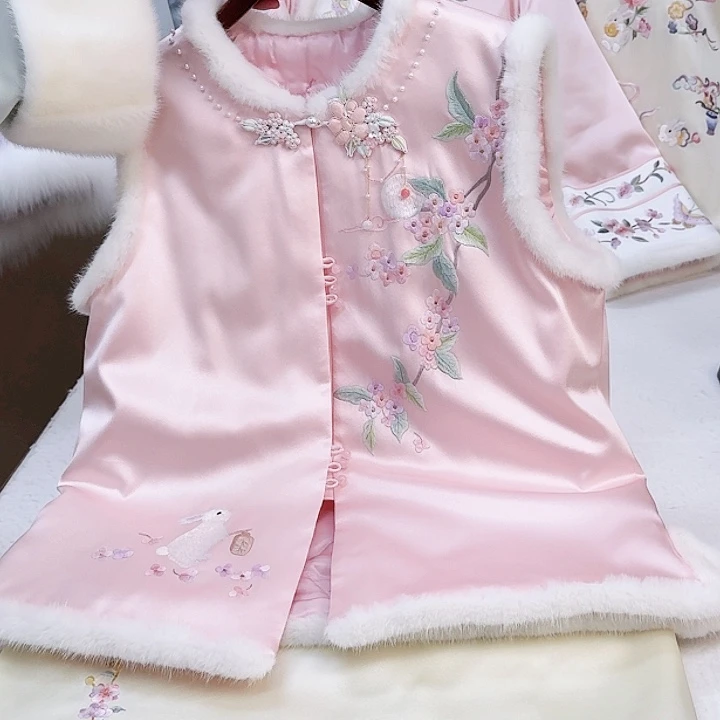 织绣真丝粉色小兔子 冬款马甲