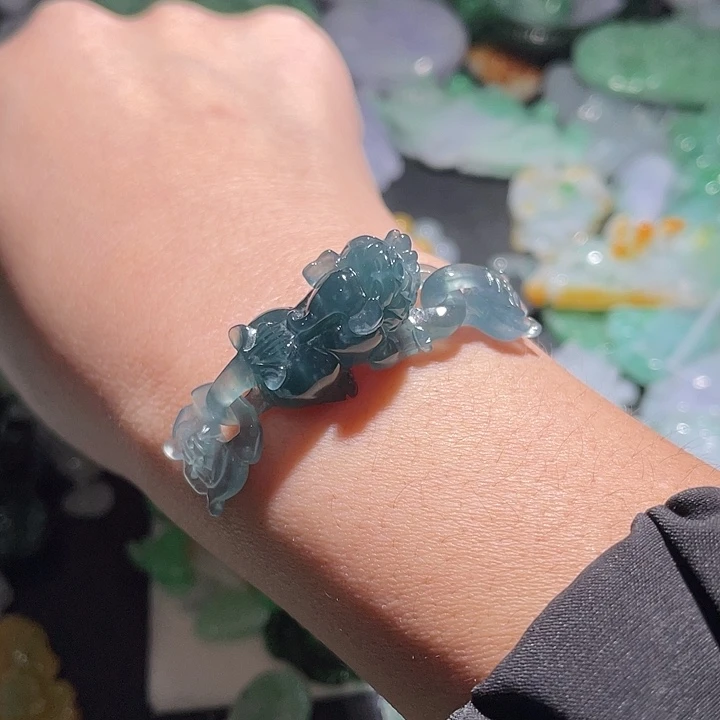 颈饰未镶嵌翡翠天