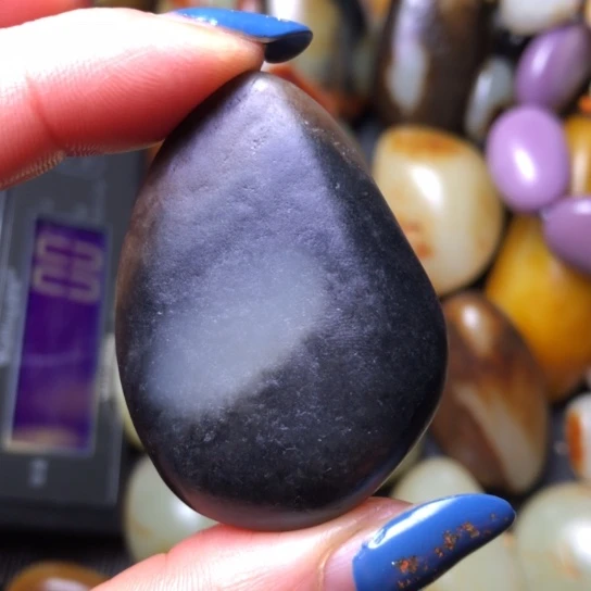 和田玉（翠青玉）未镶嵌珠宝奇石