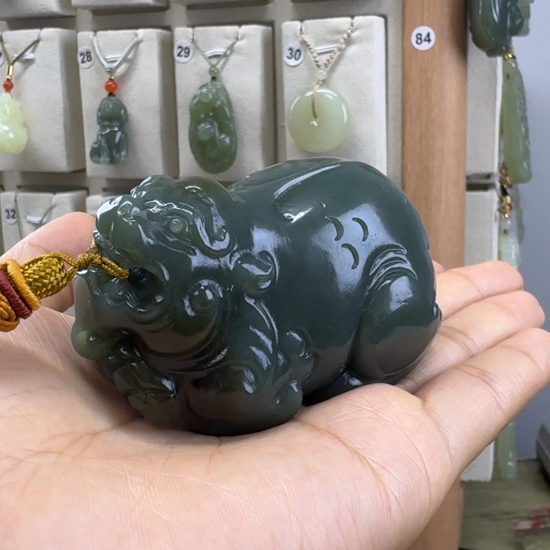 呵***呵颈饰未镶嵌和田玉