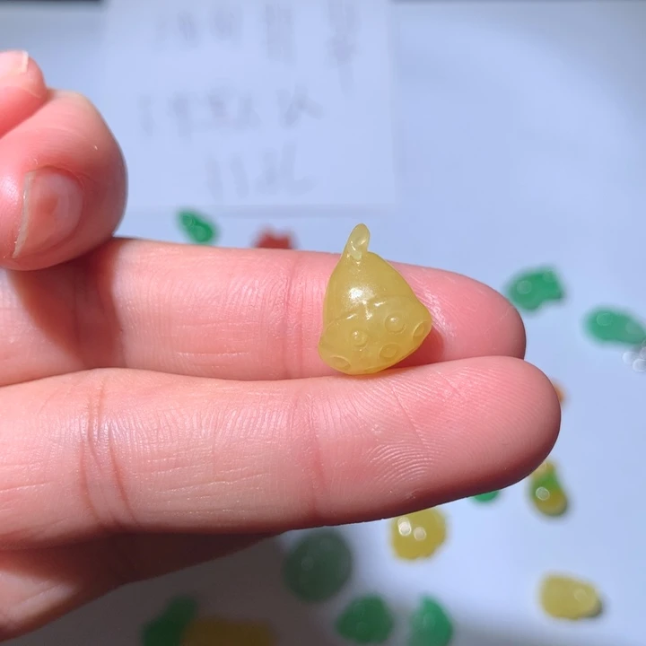 翡翠未镶嵌颈饰挂件