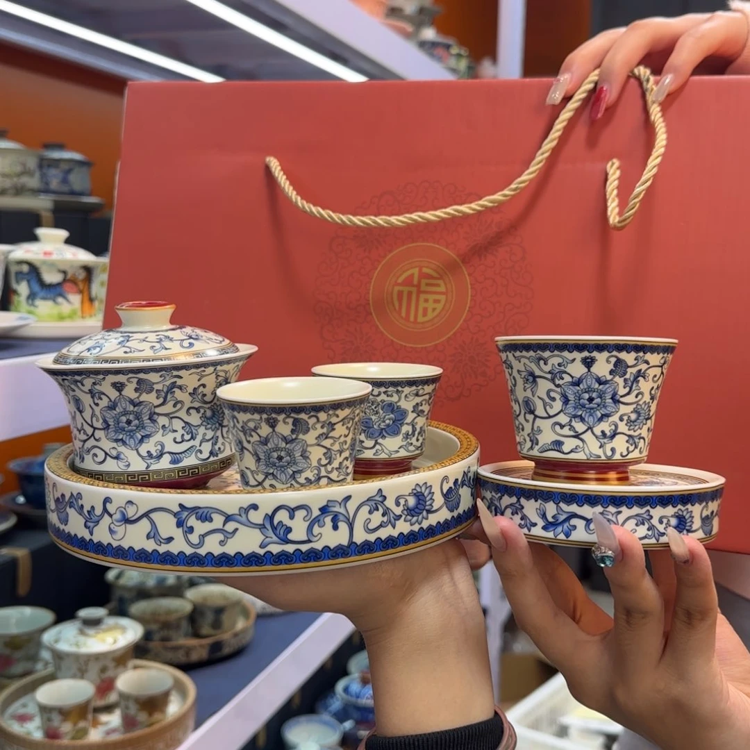 我在外面吃饭呢你在哪