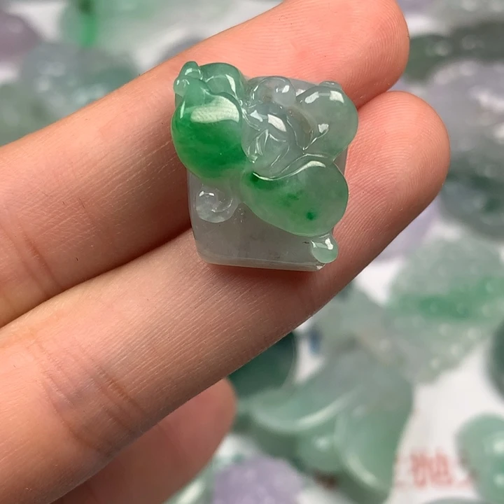 R***l颈饰未镶嵌翡翠翡翠