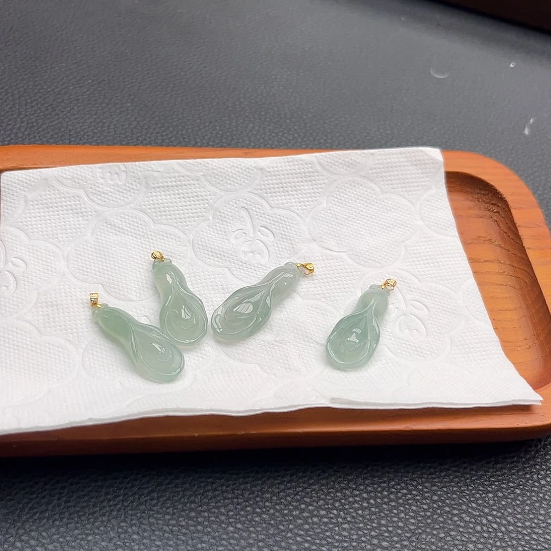 翡翠18K金镶嵌颈饰挂件