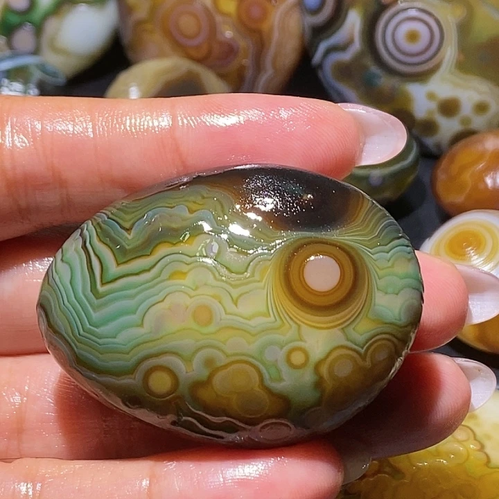 玛瑙/玉髓未镶嵌珠宝奇石110