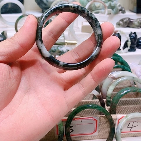 独山玉未镶嵌手镯海*