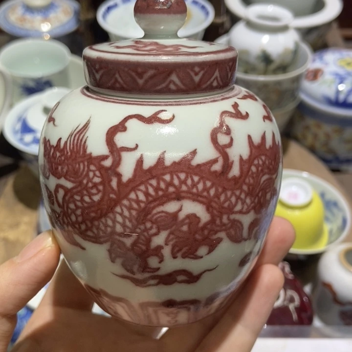 一***边陶瓷艺术品的制作