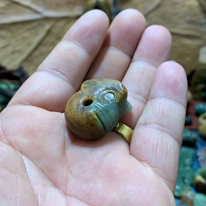 未镶嵌岫岩河磨玉（透闪石质玉）挂件