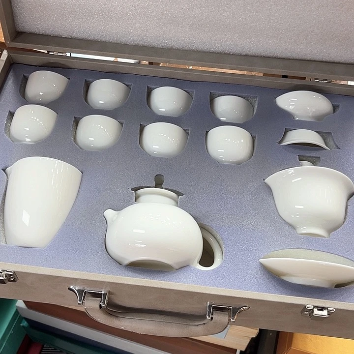 孤品茶具套装等。