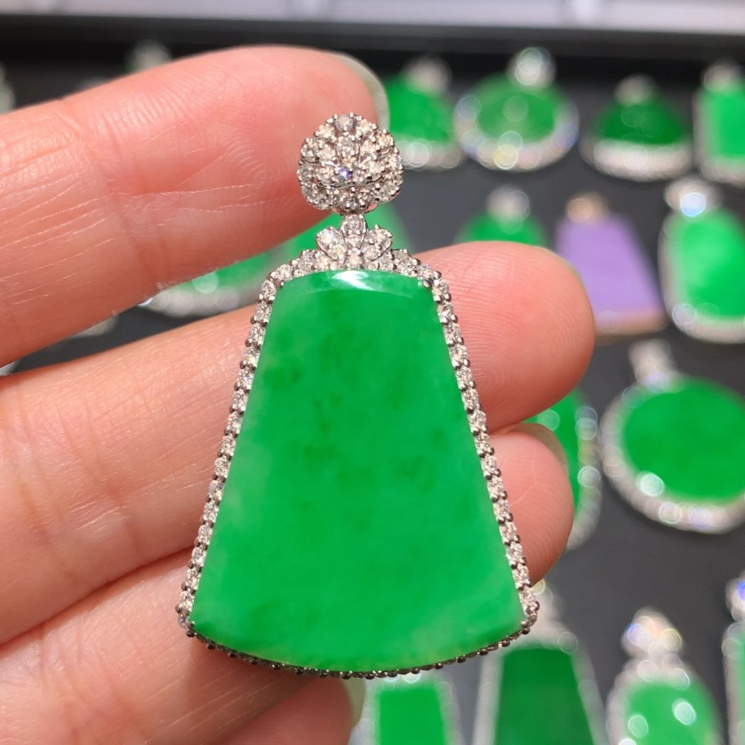 翡翠颈饰18K金镶嵌翡翠