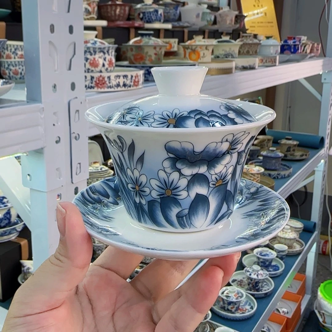 瓷片盖碗很精致很好看