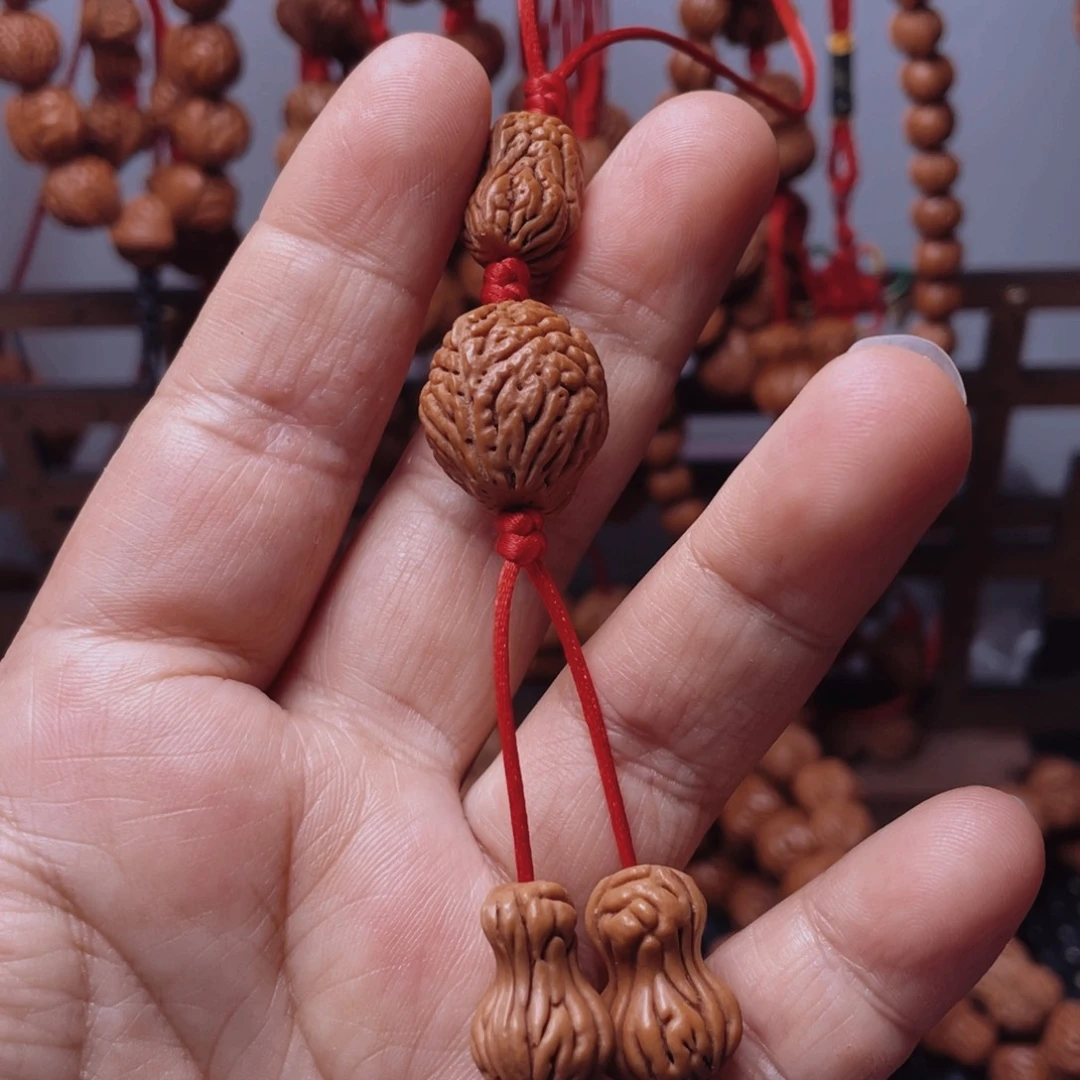 木质类龙纹桃枭手串