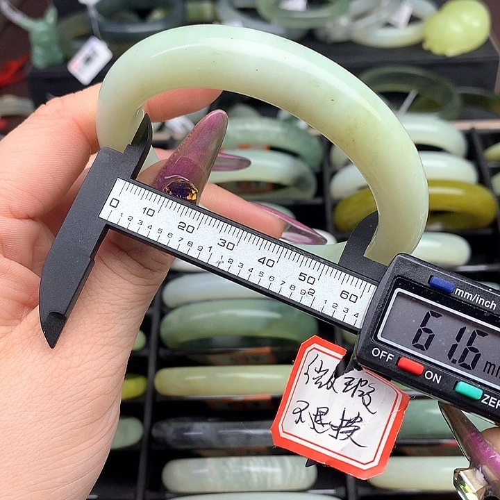 蛇纹石玉手镯未镶嵌570