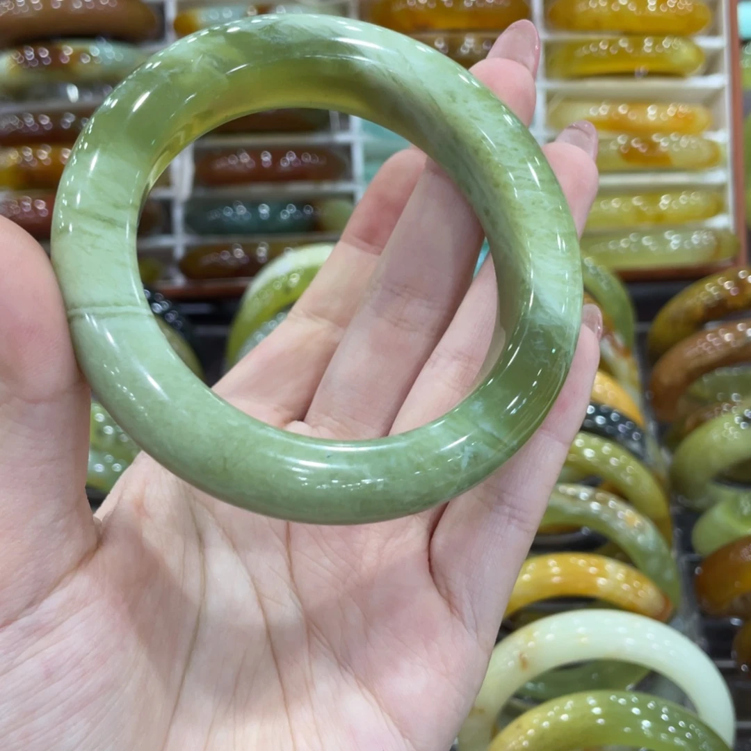 蛇纹石玉未镶嵌手镯