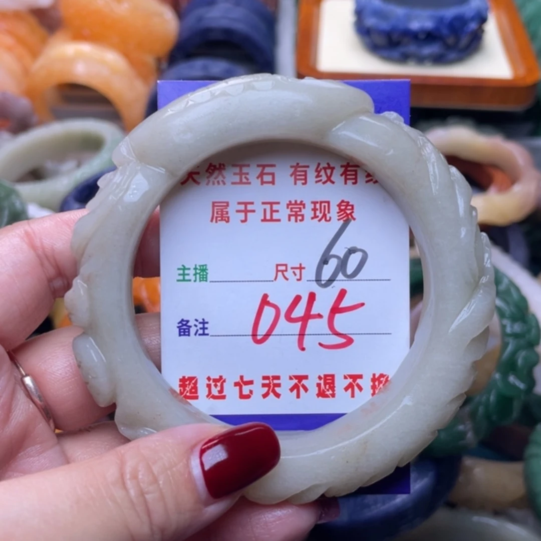 【闪购商品】未镶嵌手镯石英质玉