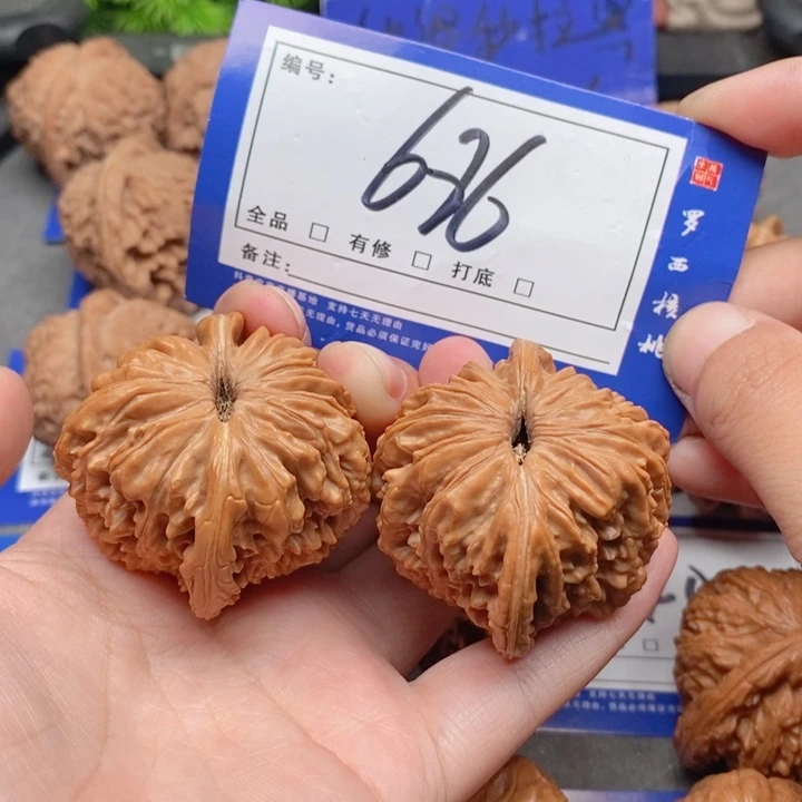 把件桃核43➕四座楼686号牌