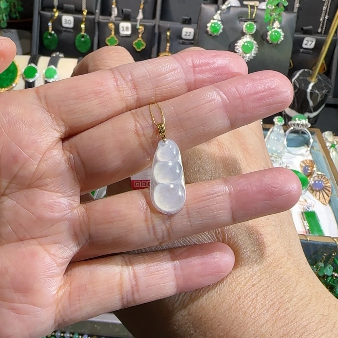 翡翠18K金镶嵌颈饰吊坠