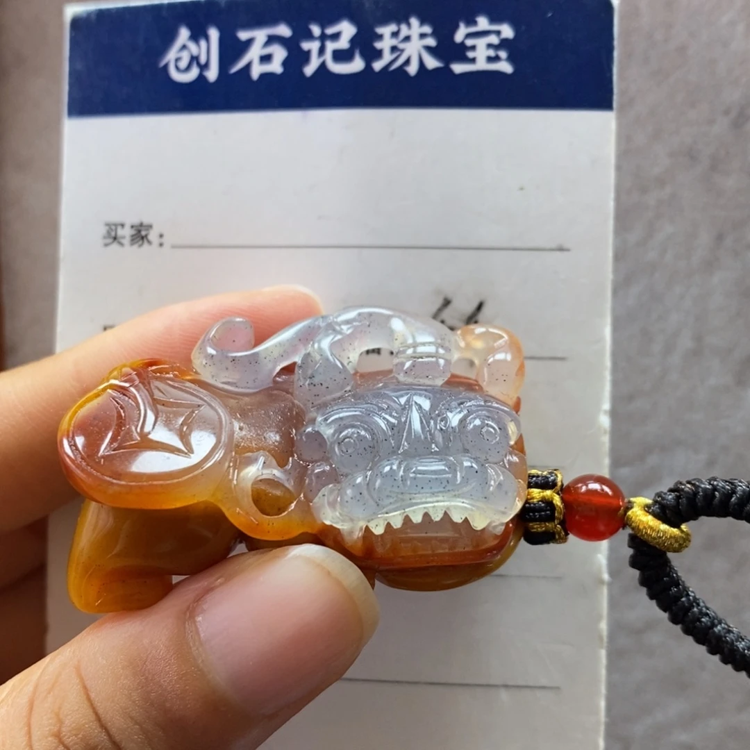 未镶嵌石英质玉（黄龙玉）颈饰
