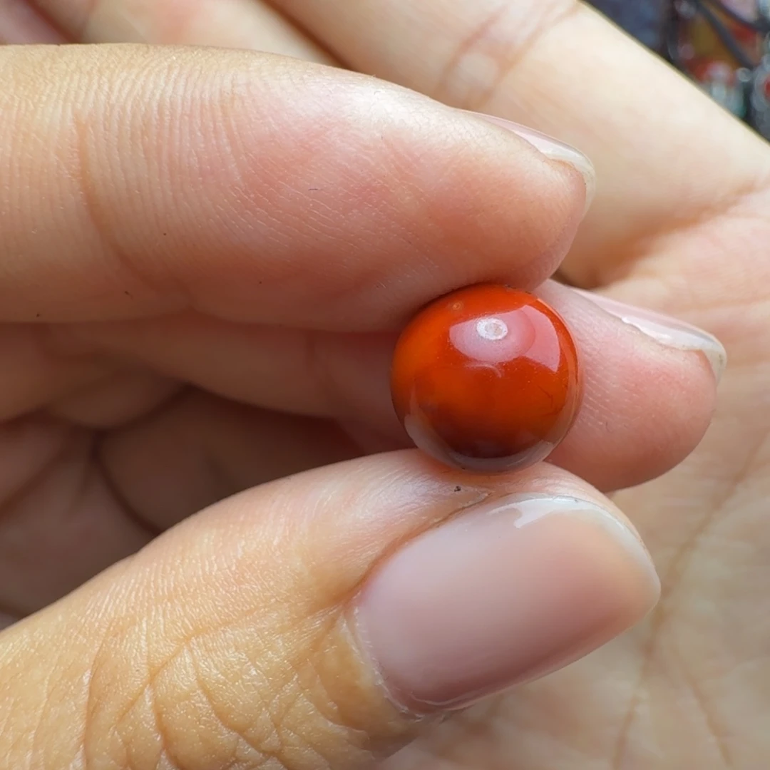 磊***南红玛瑙未镶嵌颈饰微瑕 特价 不退换