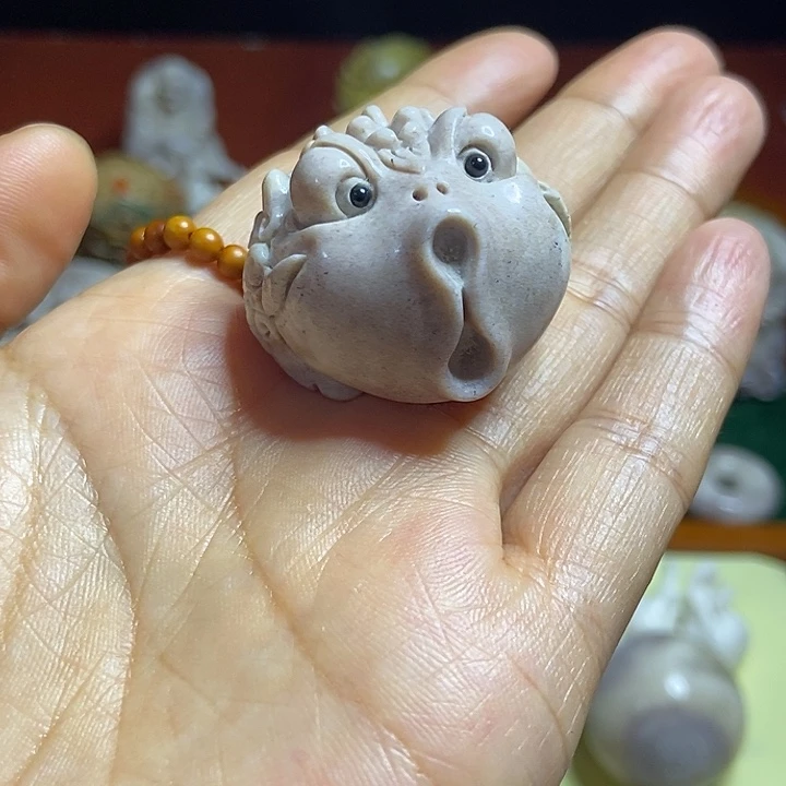 你***哥配饰鹿角雕刻一个出