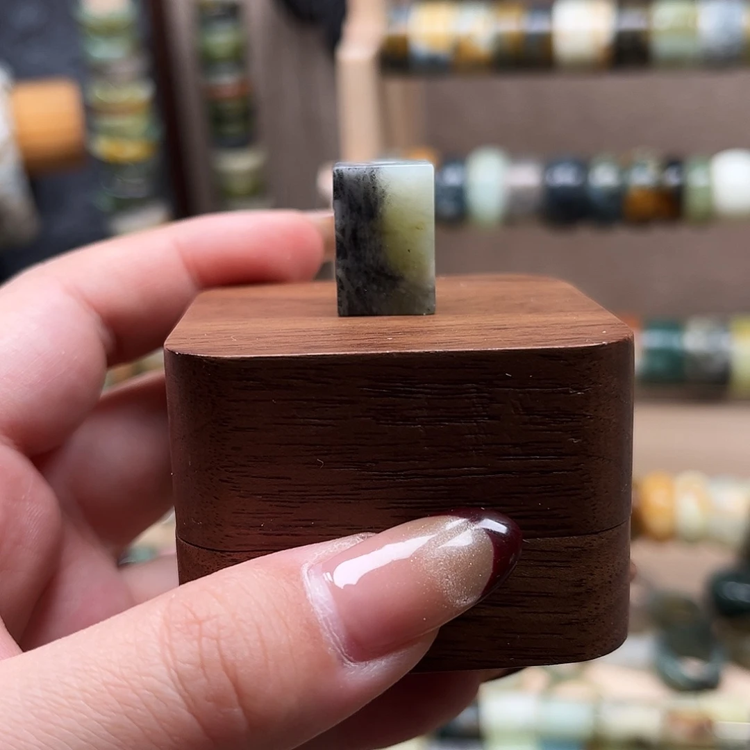 蛇纹石玉未镶嵌配饰方珠