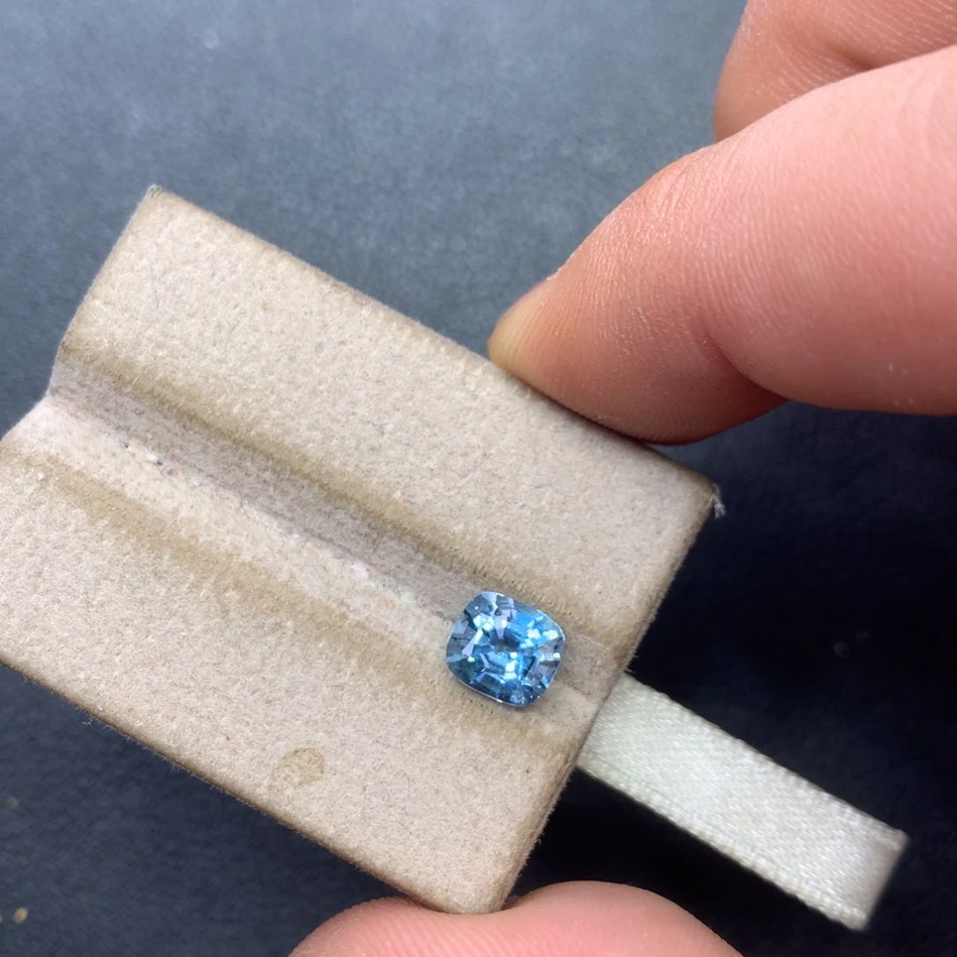 海蓝宝石裸石未镶嵌1.26ct超圣