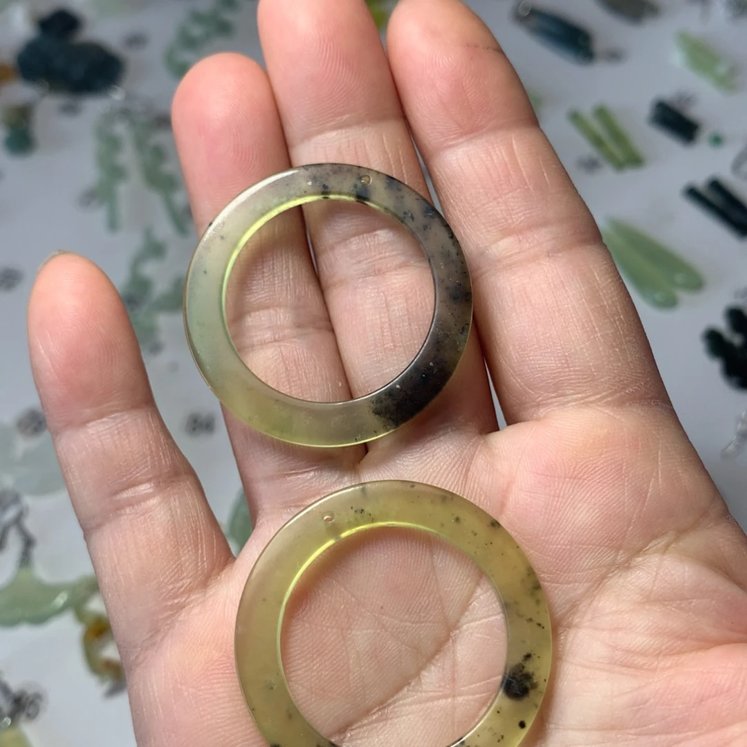 蛇纹石玉耳环未镶嵌