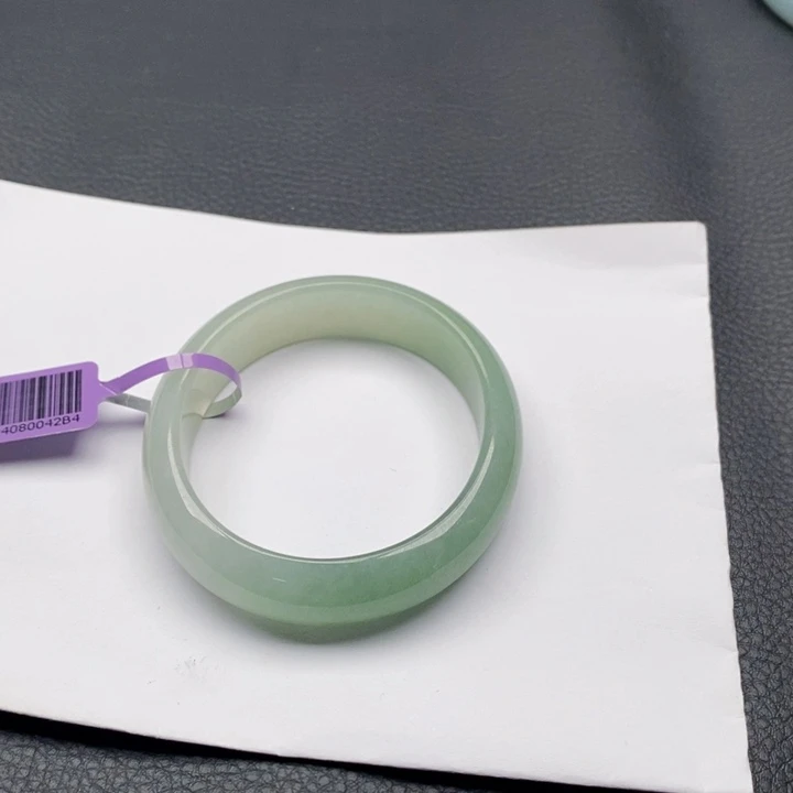 翡翠手镯未镶嵌翡翠手镯