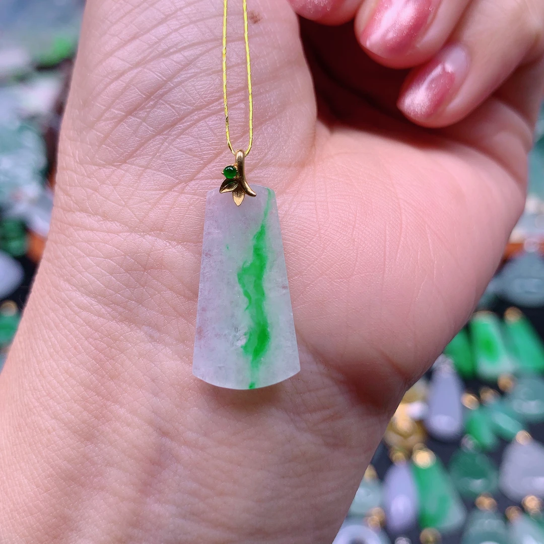 缅甸天然A货翡翠，飘绿无事牌 编号29/1226尺23.5-12.2-2.5