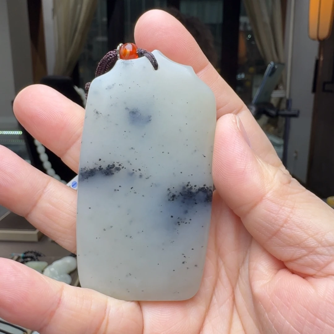 明***河和田玉未镶嵌颈饰
