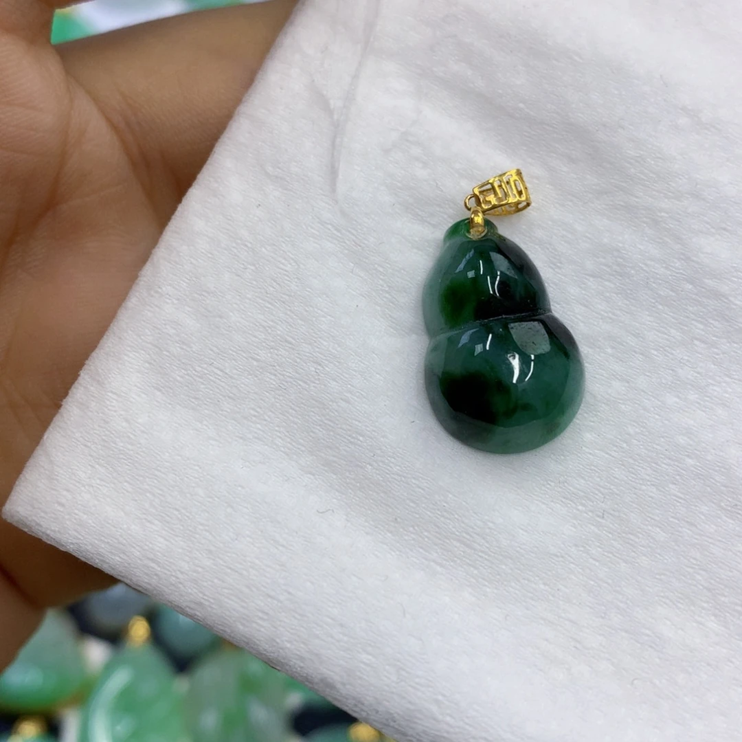 翡翠18K金镶嵌颈饰翡翠